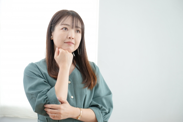 悩む