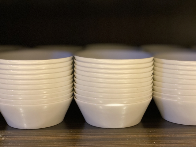 重なった食器