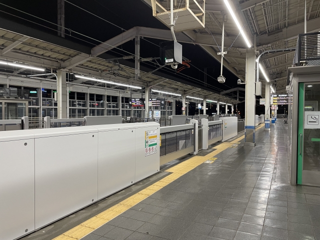 終電後のホーム